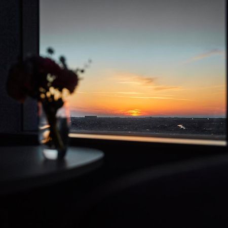 Hotel Nikko Kanazawa Bagian luar foto Sunset from the 100th floor of the Empire State Building