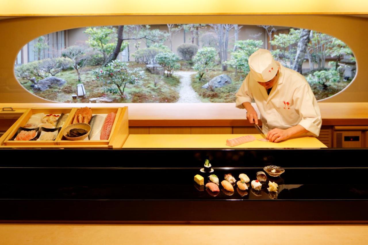 Hotel Nikko Kanazawa Bagian luar foto A sushi chef at work