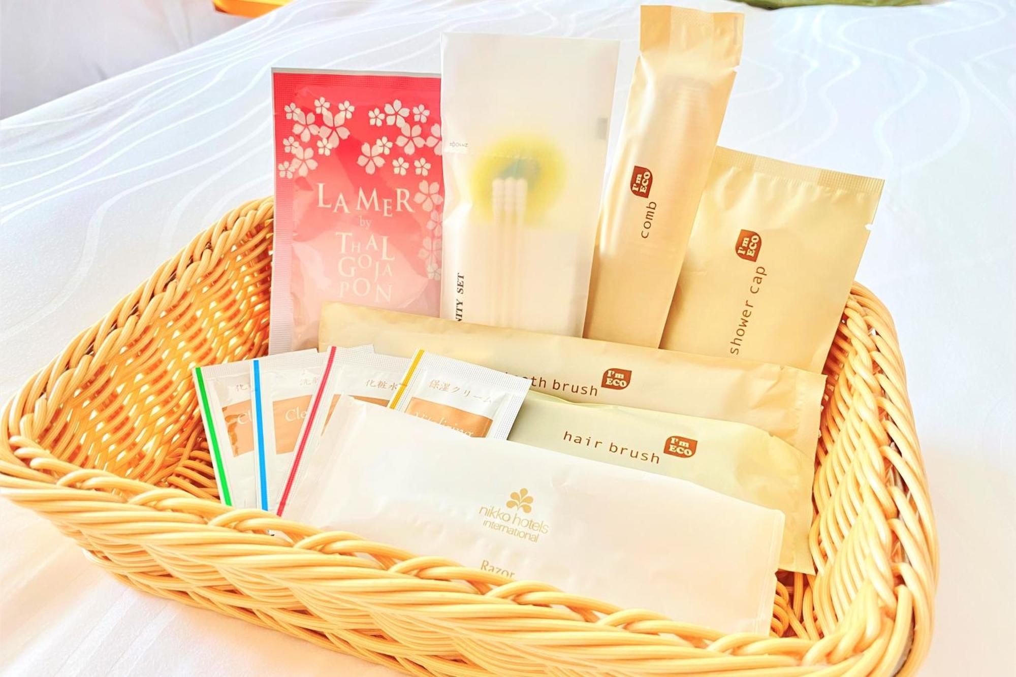 Hotel Nikko Kanazawa Bagian luar foto A basket of amenities