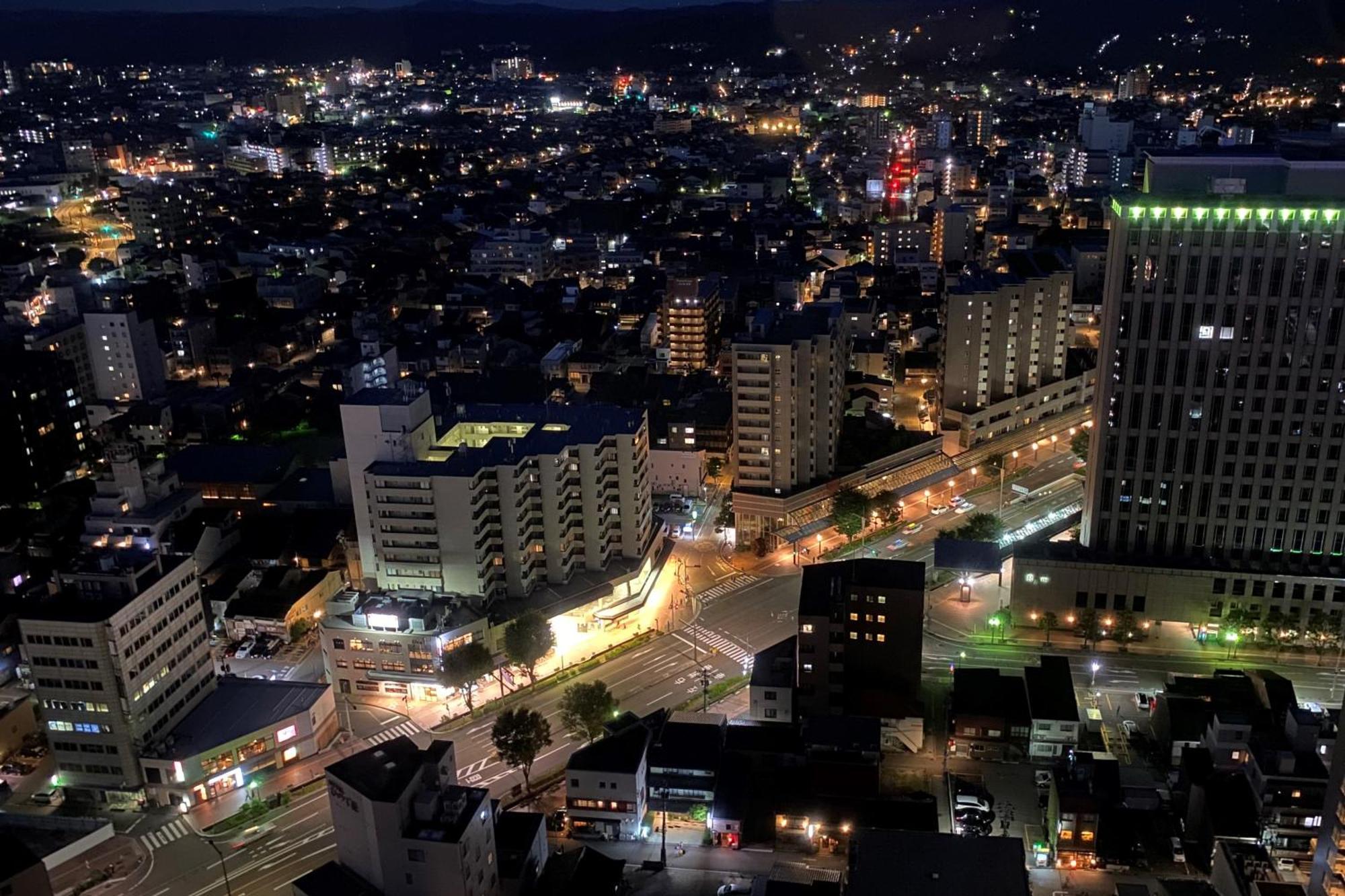 Hotel Nikko Kanazawa Bagian luar foto Aerial view of the city at night